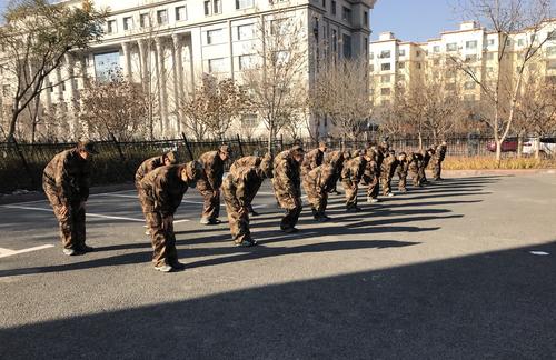 十二师人社局党支部开展军事训练活动现场 (2)