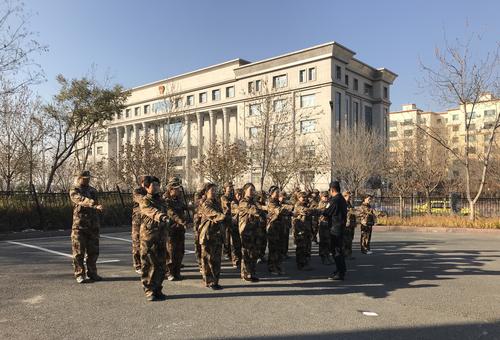 十二师人社局党支部开展军事训练活动现场 (3)